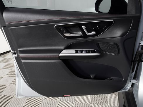 Used 2024 Mercedes-Benz GLC 43 AMG 4MATIC image 15