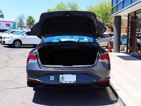 Used 2021 Hyundai Elantra SE FWD image 22
