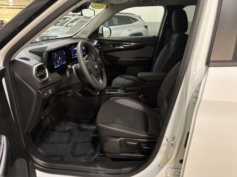 Used 2025 Chevrolet TrailBlazer LT AWD/4WD image 15