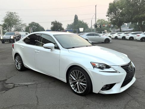 Used 2016 Lexus IS 200t w/ Premium Package RWD image 4