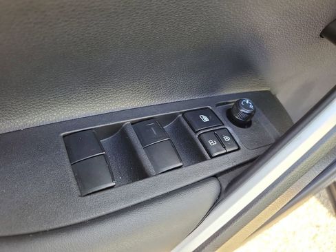 Used 2025 Toyota Corolla Cross L FWD image 17