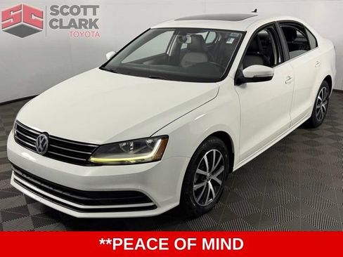 Used 2017 Volkswagen Jetta SE image 3