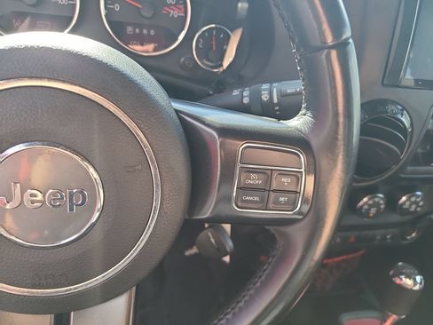 Used 2017 Jeep Wrangler Unlimited Rubicon AWD/4WD image 32