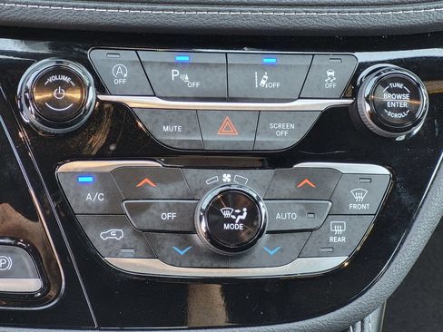 Used 2026 Chrysler Pacifica Limited AWD/4WD image 20