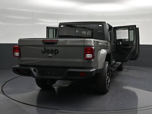 Used 2022 Jeep Gladiator Sport AWD/4WD image 35