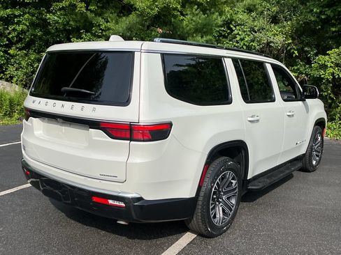 Used 2022 Jeep Wagoneer Series III AWD/4WD image 5