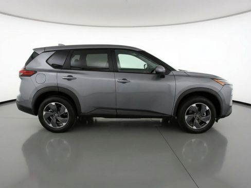 Used 2025 Nissan Rogue SV image 11