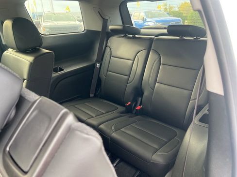 Used 2023 GMC Acadia SLT image 24