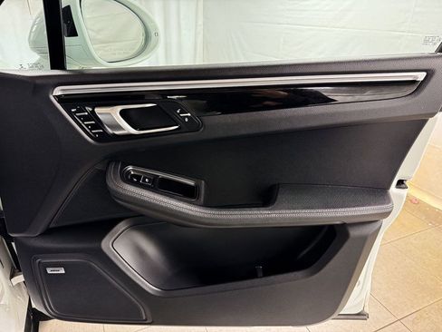 Used 2017 Porsche Macan S image 18