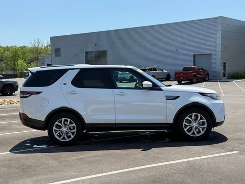 Used 2018 Land Rover Discovery SE image 6