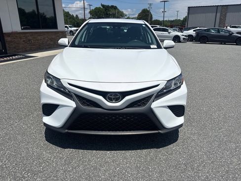 Used 2019 Toyota Camry SE FWD image 10