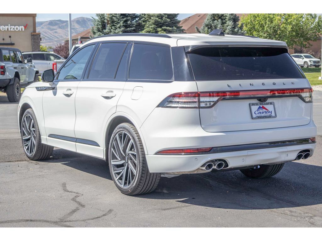 Used 2025 Lincoln Aviator Black Label w/ Jet Appearance Package AWD/4WD image 5