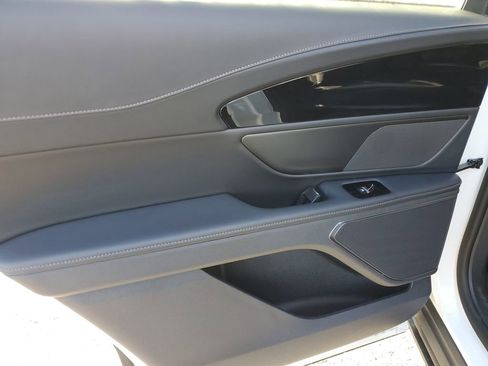 Used 2024 Lincoln Nautilus Premier w/ Jet Appearance Package image 18