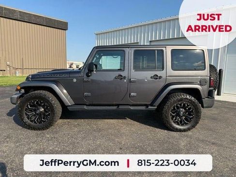Used 2017 Jeep Wrangler Unlimited Sahara AWD/4WD image 10