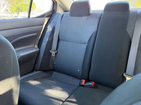 Used 2025 Nissan Versa SV image 39