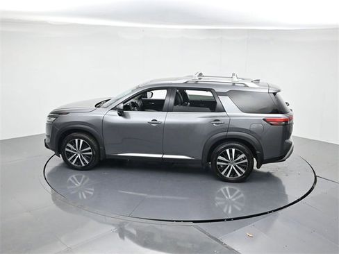 Used 2024 Nissan Pathfinder Platinum image 38