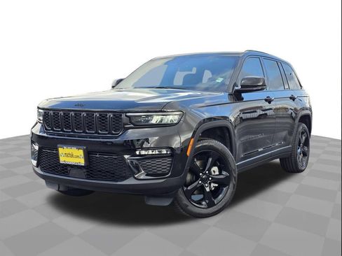 Used 2025 Jeep Grand Cherokee Limited w/ Black Appearance Package image 1