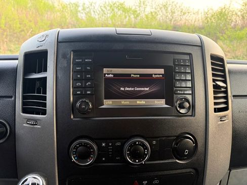 Used 2018 Mercedes-Benz Sprinter 2500 image 26