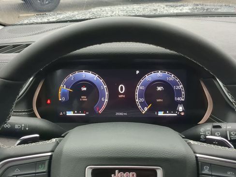 Certified 2024 Jeep Grand Cherokee Limited w/ Black Appearance Package image 32