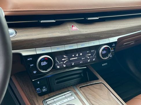 Used 2024 Genesis G80 image 17