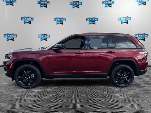 Used 2023 Jeep Grand Cherokee Altitude image 2