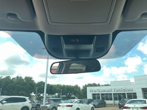 Used 2025 Nissan Rogue SV FWD image 16