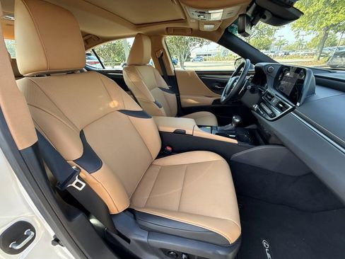 Used 2025 Lexus ES 350 w/ Premium Package FWD image 16