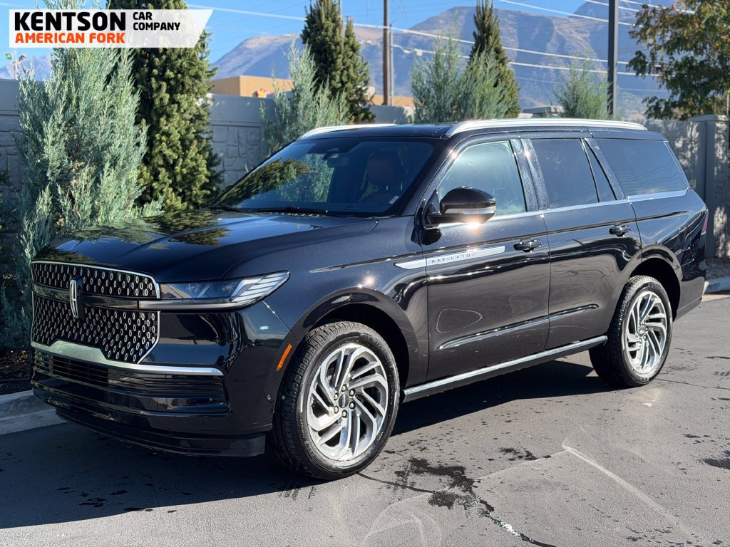 Used 2025 Lincoln Navigator Reserve AWD/4WD image 3