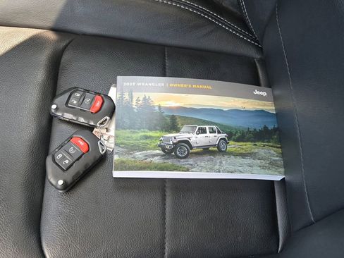 Used 2023 Jeep Wrangler Unlimited Sahara w/ Cold Weather Group AWD/4WD image 10