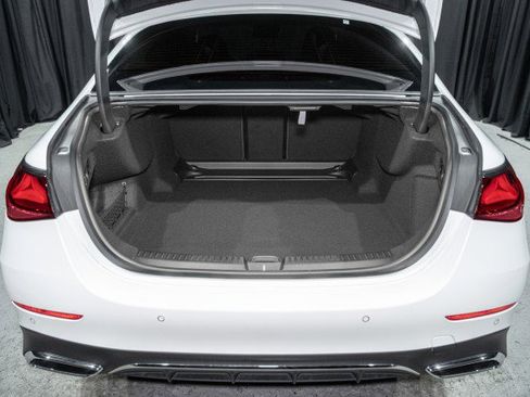 Used 2025 Mercedes-Benz E 350 4MATIC Sedan image 10