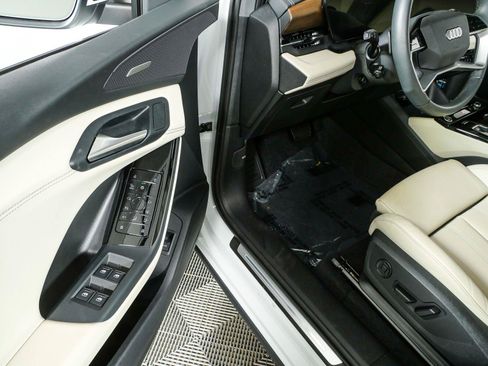 Used 2025 Audi Q6 e-tron Premium Plus w/ Premium Plus AWD/4WD image 8