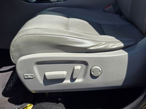 Used 2015 Toyota Highlander XLE AWD/4WD image 25