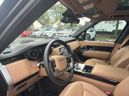 Used 2025 Land Rover Range Rover SE AWD/4WD image 8
