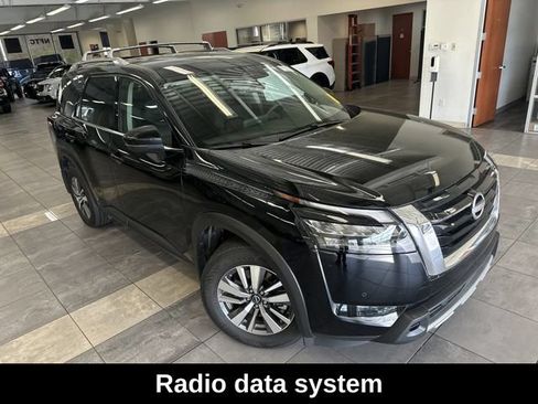 Used 2025 Nissan Pathfinder SL AWD/4WD image 7