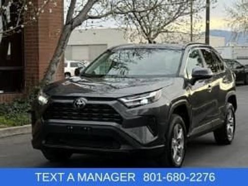 Used 2025 Toyota RAV4 XLE AWD/4WD image 4