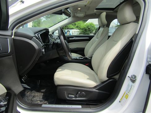 Used 2016 Ford Fusion Titanium AWD/4WD image 19