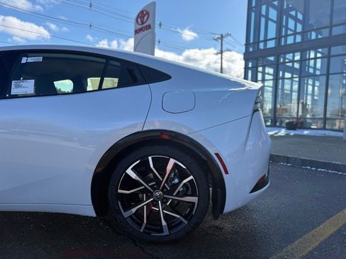 New 2026 Toyota Prius Plug-In Hybrid image 4