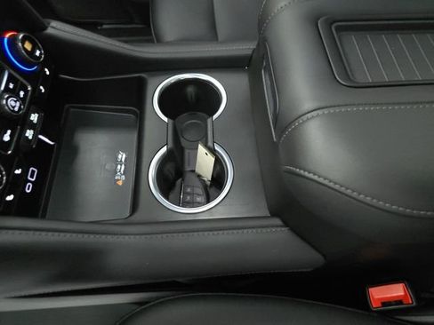 Used 2024 Chevrolet Tahoe Z71 w/ Luxury Package image 19