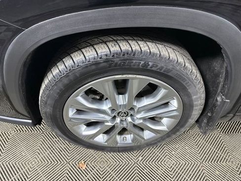 Used 2020 Toyota Highlander Limited image 10