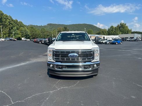 New 2026 Ford F350 XL w/ XL Chrome Package image 2