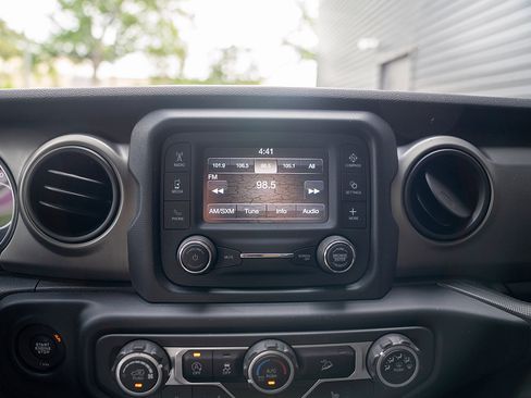 Used 2019 Jeep Wrangler Sport AWD/4WD image 10