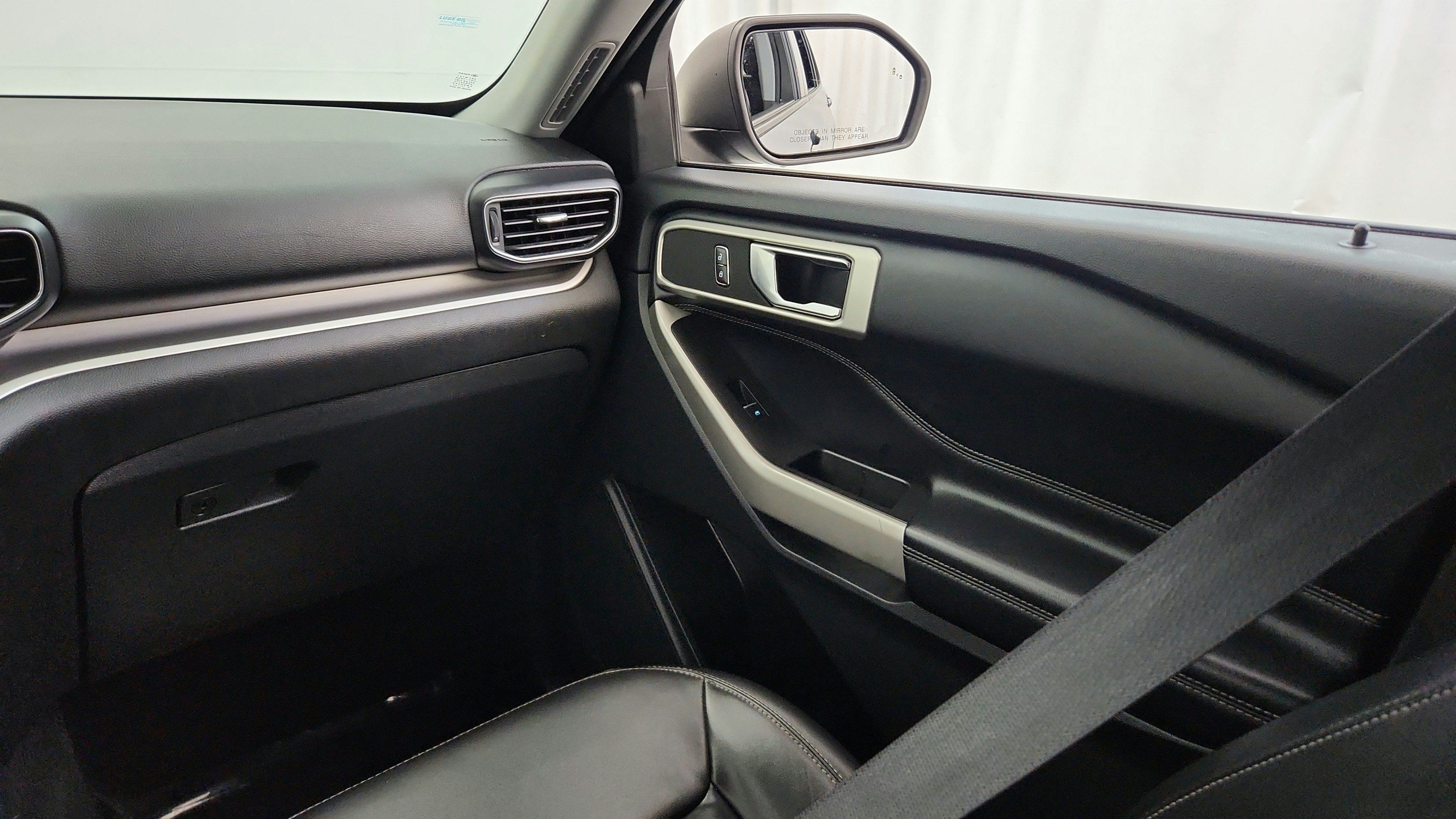 Used 2022 Ford Explorer XLT w/ Equipment Group 202A AWD/4WD image 24