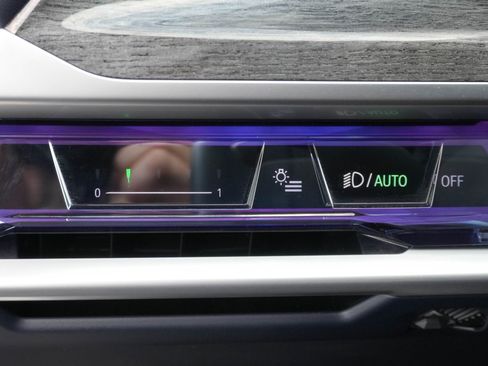 Certified 2023 BMW i7 xDrive60 AWD/4WD image 14