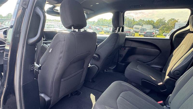 Used 2024 Chrysler Pacifica Touring FWD image 37