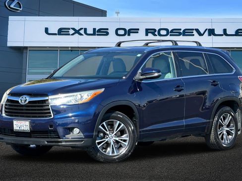 Used 2016 Toyota Highlander XLE AWD/4WD image 1