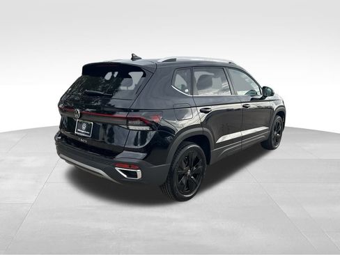 New 2026 Volkswagen Taos SE FWD image 4