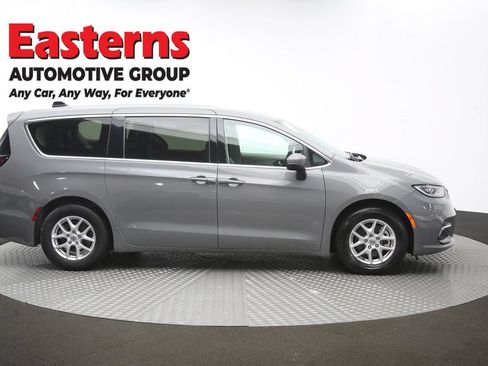 Used 2023 Chrysler Pacifica Touring-L FWD image 46