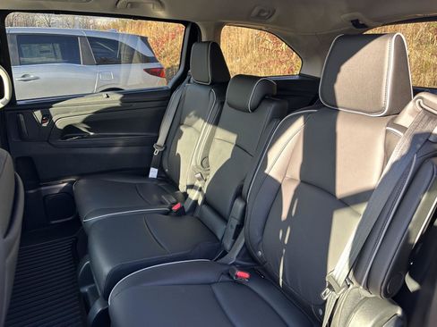 New 2026 Honda Odyssey Touring image 10
