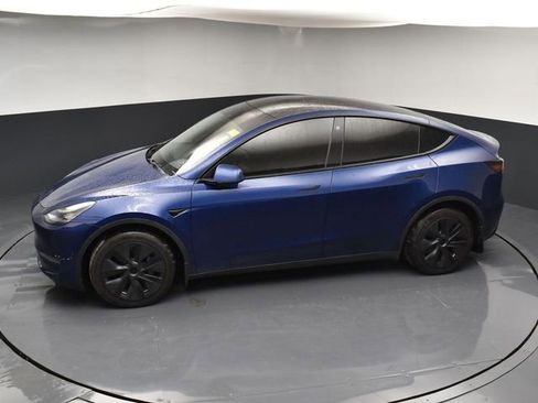 Used 2021 Tesla Model Y Long Range image 35
