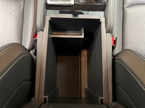 Used 2025 Nissan Pathfinder SL FWD image 41